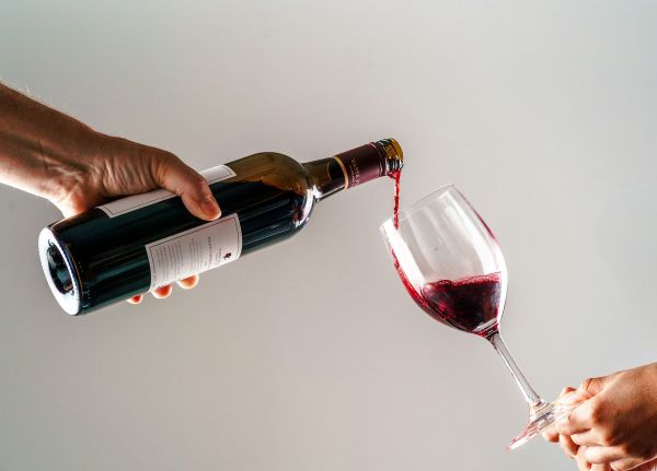 Vin sans alcool : est-ce une boisson sans risque ?